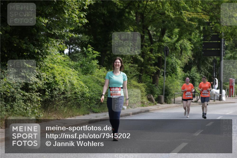 15.06.2025 - REWE Women's Run Jannik Wohlers http://msf.ph/oto/7945202 15.06.2025 10:18:29 Laufen 5463, 5312, 5331 meine-sportfotos.de