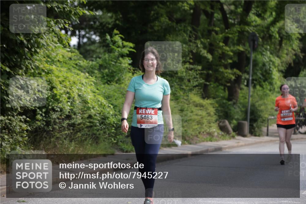 15.06.2025 - REWE Women's Run Jannik Wohlers http://msf.ph/oto/7945227 15.06.2025 10:18:30 Laufen 5463, 6331 meine-sportfotos.de