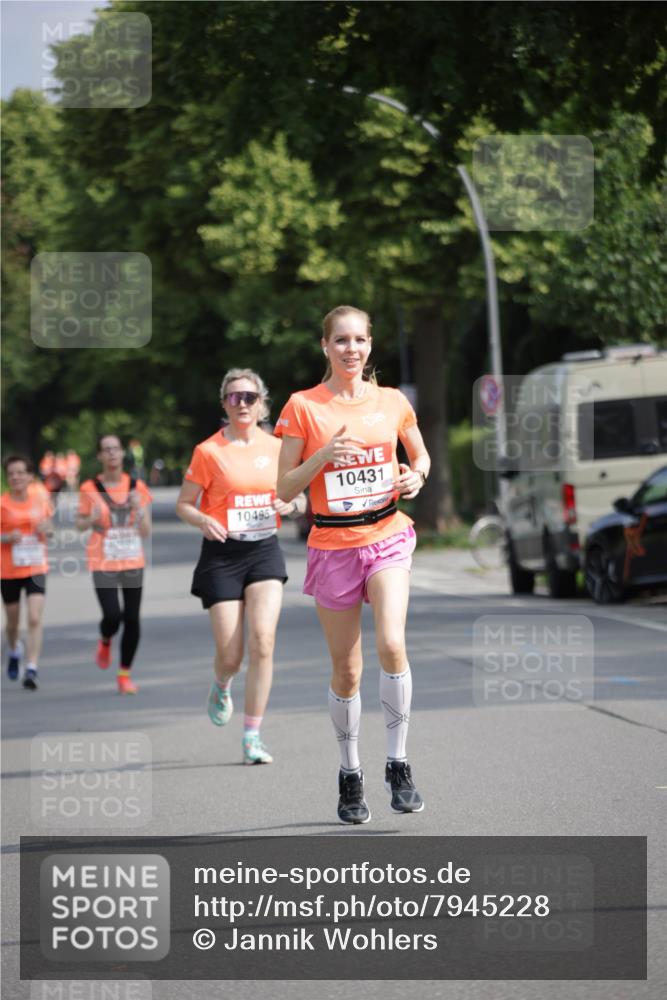15.06.2025 - REWE Women's Run Jannik Wohlers http://msf.ph/oto/7945228 15.06.2025 08:48:06 Laufen 10495, 10431 meine-sportfotos.de
