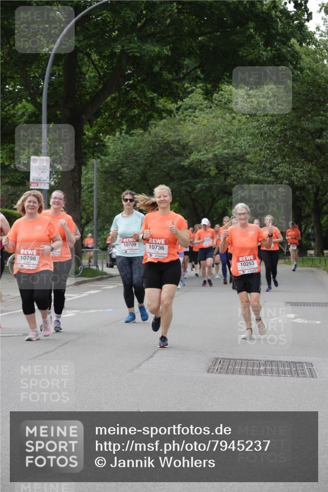 15.06.2025 - REWE Women's Run Jannik Wohlers http://msf.ph/oto/7945237 15.06.2025 08:29:39 Laufen 2825, 10798, 10709, 10736, 10253 meine-sportfotos.de