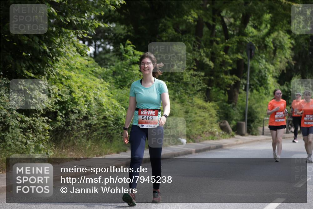 15.06.2025 - REWE Women's Run Jannik Wohlers http://msf.ph/oto/7945238 15.06.2025 10:18:30 Laufen 5463, 6931, 5312 meine-sportfotos.de