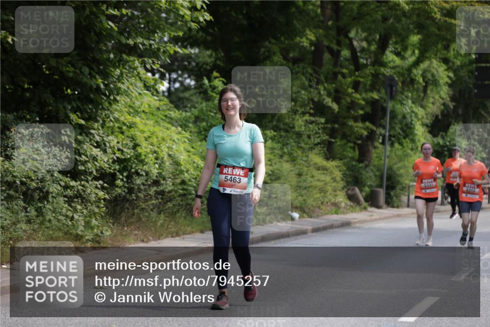 15.06.2025 - REWE Women's Run Jannik Wohlers http://msf.ph/oto/7945257 15.06.2025 10:18:30 Laufen 5463, 6331, 6312 meine-sportfotos.de