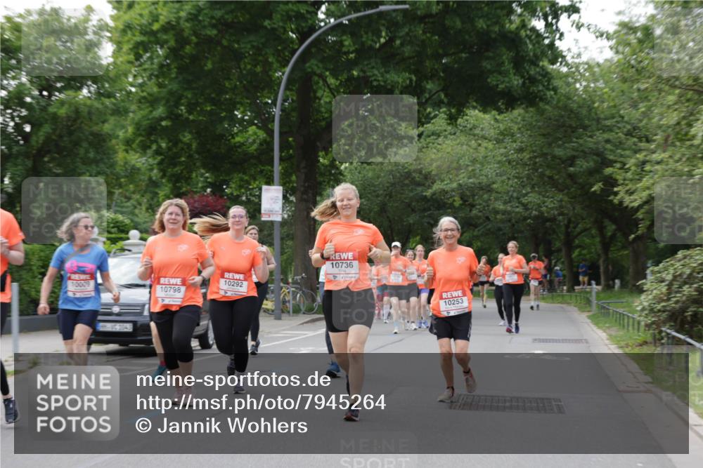 15.06.2025 - REWE Women's Run Jannik Wohlers http://msf.ph/oto/7945264 15.06.2025 08:29:40 Laufen 10009, 2043, 10736, 10292, 10798, 10253 meine-sportfotos.de