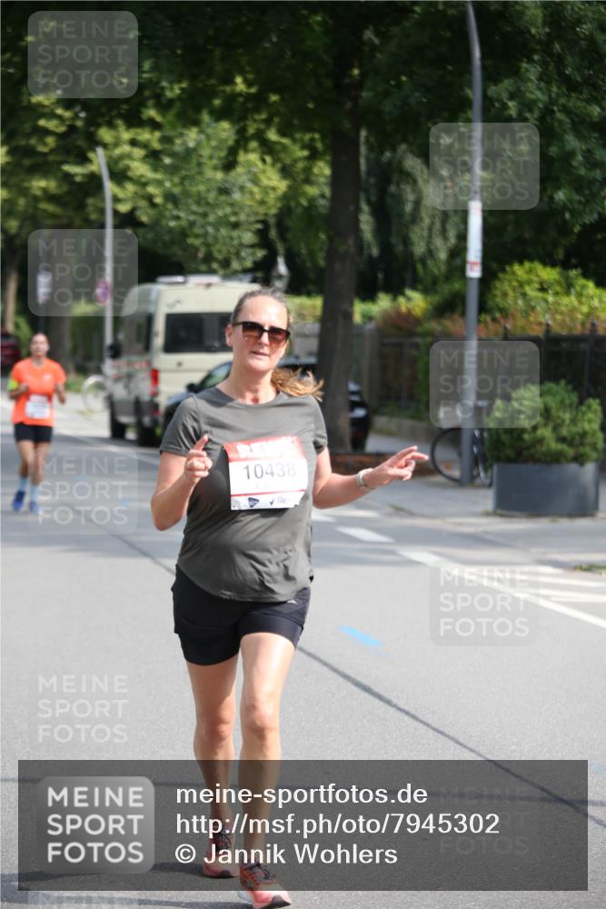 15.06.2025 - REWE Women's Run Jannik Wohlers http://msf.ph/oto/7945302 15.06.2025 09:44:11 Laufen 10438 meine-sportfotos.de