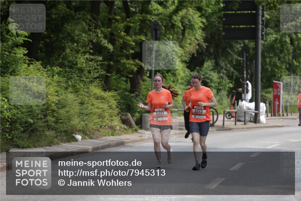 15.06.2025 - REWE Women's Run Jannik Wohlers http://msf.ph/oto/7945313 15.06.2025 10:18:32 Laufen 5331, 5312 meine-sportfotos.de
