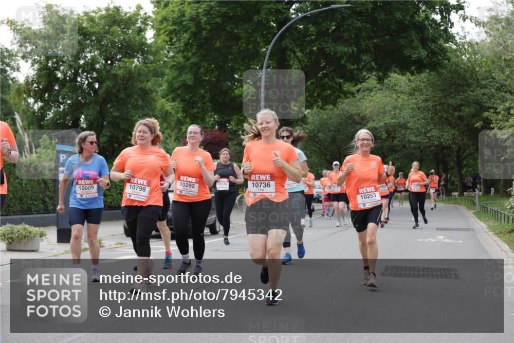 15.06.2025 - REWE Women's Run Jannik Wohlers http://msf.ph/oto/7945342 15.06.2025 08:29:41 Laufen 10009, 10536, 10292, 10736, 10798, 10253 meine-sportfotos.de