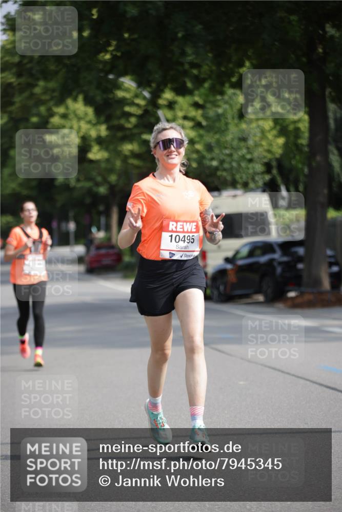 15.06.2025 - REWE Women's Run Jannik Wohlers http://msf.ph/oto/7945345 15.06.2025 08:48:09 Laufen 10495 meine-sportfotos.de