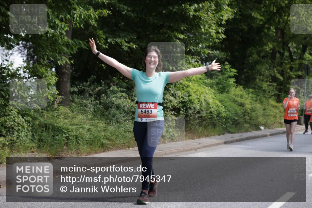 15.06.2025 - REWE Women's Run Jannik Wohlers http://msf.ph/oto/7945347 15.06.2025 10:18:34 Laufen 5463, 5331 meine-sportfotos.de