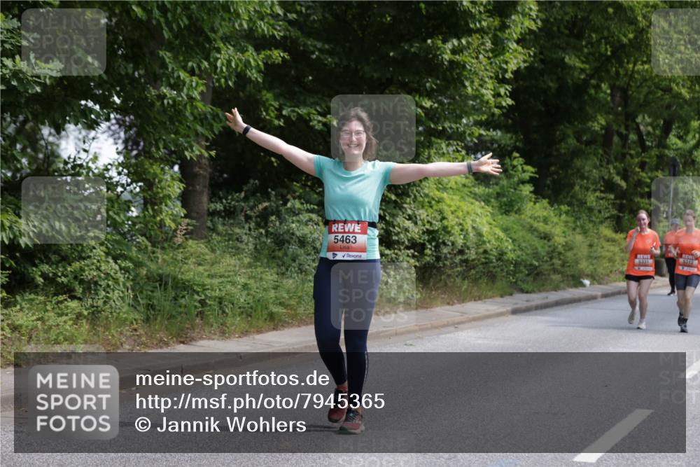 15.06.2025 - REWE Women's Run Jannik Wohlers http://msf.ph/oto/7945365 15.06.2025 10:18:34 Laufen 5463, 5331, 5312 meine-sportfotos.de