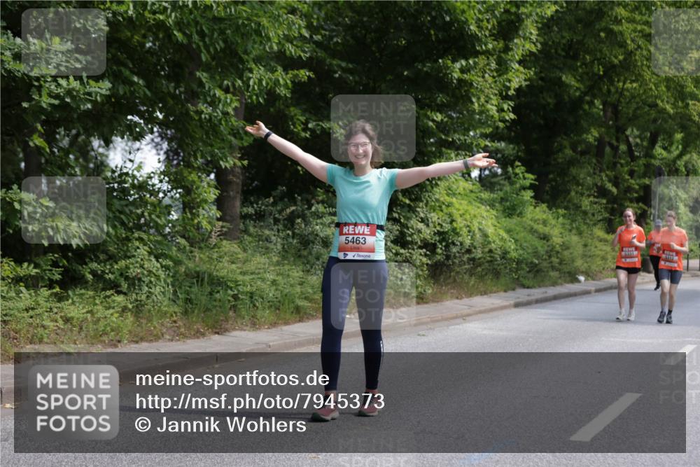 15.06.2025 - REWE Women's Run Jannik Wohlers http://msf.ph/oto/7945373 15.06.2025 10:18:34 Laufen 5463, 5331, 312 meine-sportfotos.de