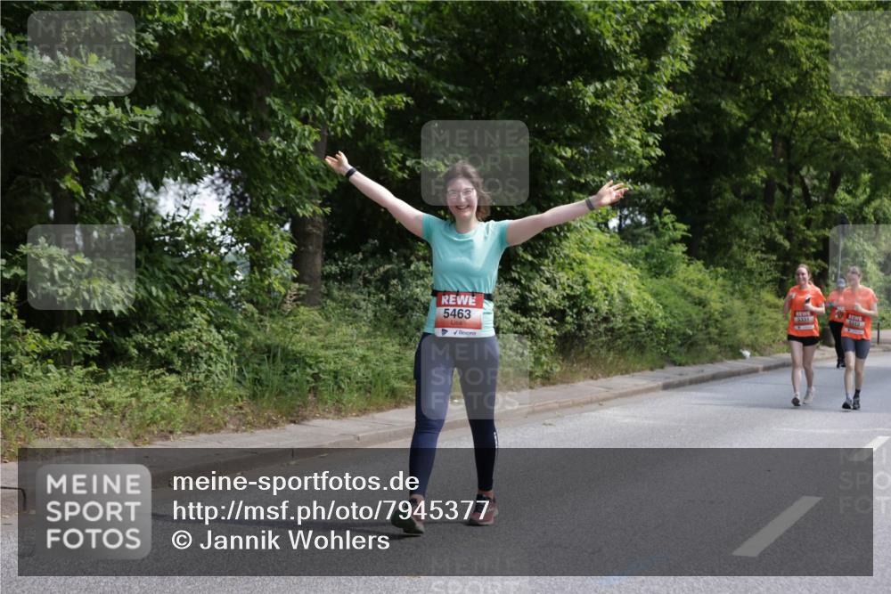 15.06.2025 - REWE Women's Run Jannik Wohlers http://msf.ph/oto/7945377 15.06.2025 10:18:34 Laufen 5463, 5331, 5312 meine-sportfotos.de