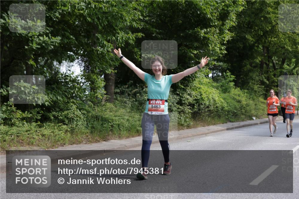15.06.2025 - REWE Women's Run Jannik Wohlers http://msf.ph/oto/7945381 15.06.2025 10:18:34 Laufen 5463, 5331, 5312 meine-sportfotos.de