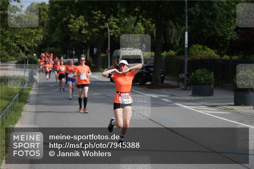 15.06.2025 - REWE Women's Run Jannik Wohlers http://msf.ph/oto/7945388 15.06.2025 09:44:19 Laufen 374, 10486 meine-sportfotos.de