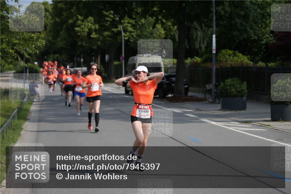 15.06.2025 - REWE Women's Run Jannik Wohlers http://msf.ph/oto/7945397 15.06.2025 09:44:19 Laufen 374, 10486 meine-sportfotos.de