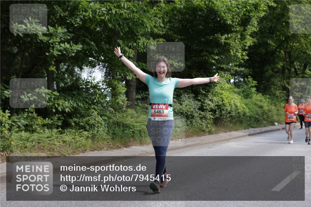 15.06.2025 - REWE Women's Run Jannik Wohlers http://msf.ph/oto/7945415 15.06.2025 10:18:35 Laufen 5463, 531, 5331 meine-sportfotos.de
