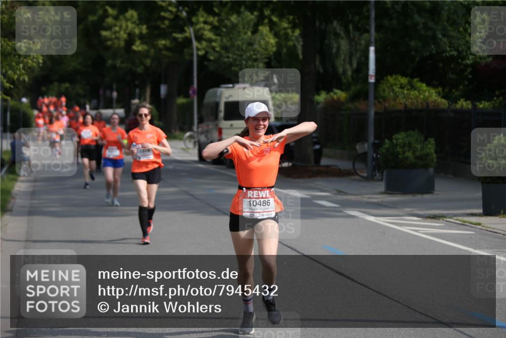 15.06.2025 - REWE Women's Run Jannik Wohlers http://msf.ph/oto/7945432 15.06.2025 09:44:20 Laufen 10374, 10486 meine-sportfotos.de
