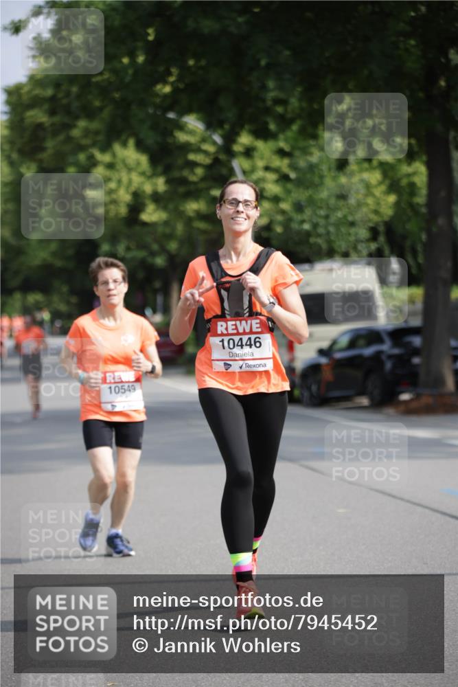 15.06.2025 - REWE Women's Run Jannik Wohlers http://msf.ph/oto/7945452 15.06.2025 08:48:12 Laufen 10549, 10446 meine-sportfotos.de