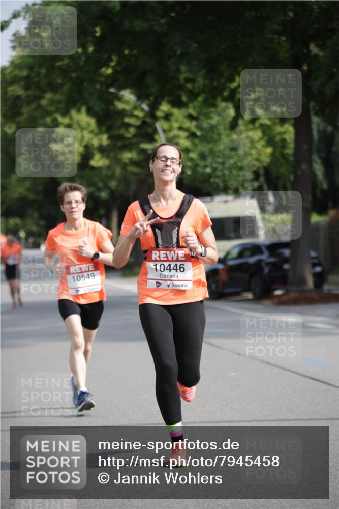 15.06.2025 - REWE Women's Run Jannik Wohlers http://msf.ph/oto/7945458 15.06.2025 08:48:12 Laufen 10549, 10446 meine-sportfotos.de