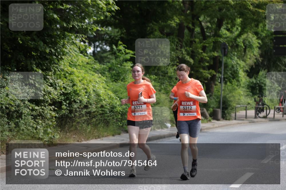 15.06.2025 - REWE Women's Run Jannik Wohlers http://msf.ph/oto/7945464 15.06.2025 10:18:37 Laufen 5331, 5312 meine-sportfotos.de