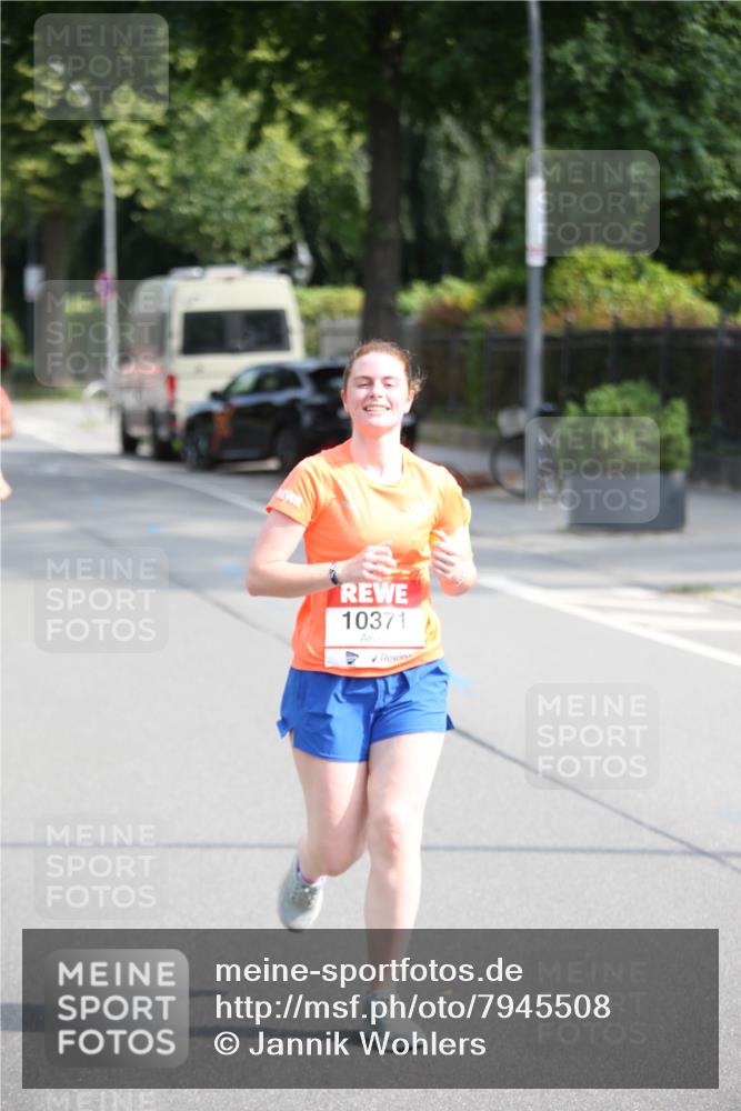 15.06.2025 - REWE Women's Run Jannik Wohlers http://msf.ph/oto/7945508 15.06.2025 09:44:26 Laufen 10371 meine-sportfotos.de