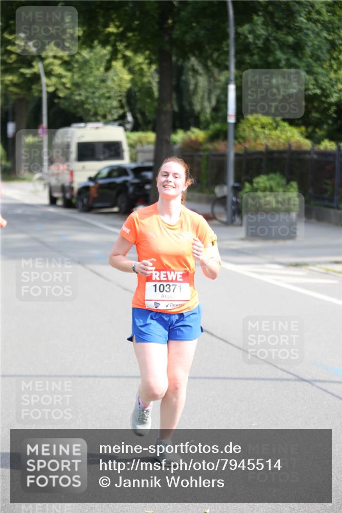 15.06.2025 - REWE Women's Run Jannik Wohlers http://msf.ph/oto/7945514 15.06.2025 09:44:26 Laufen 10371 meine-sportfotos.de
