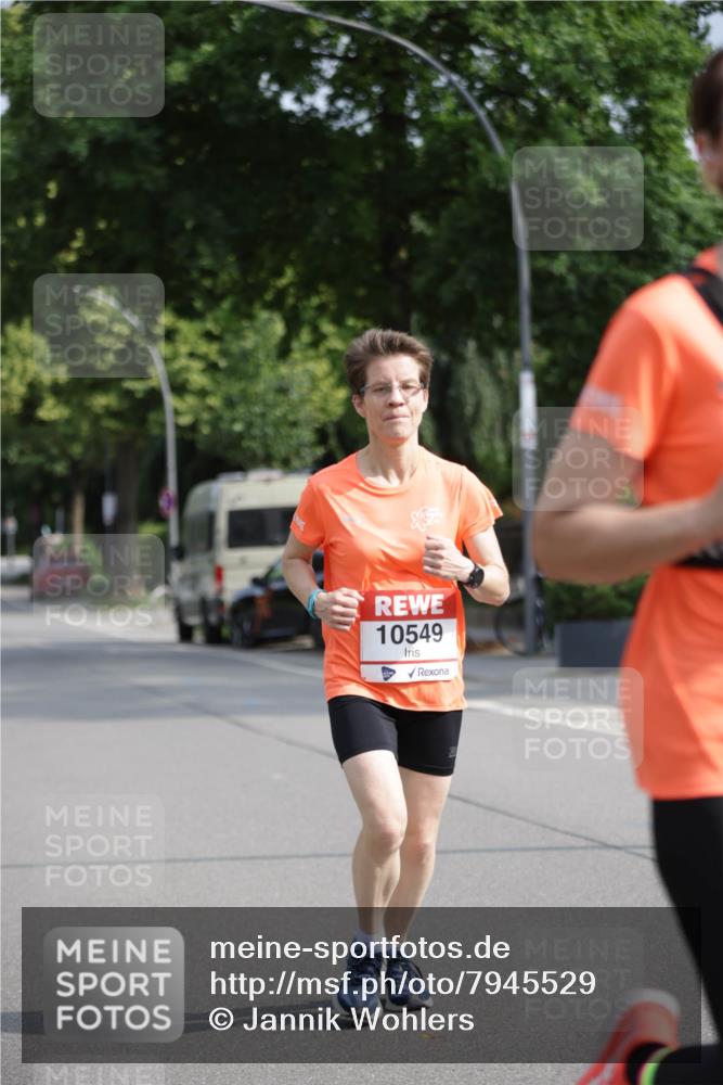 15.06.2025 - REWE Women's Run Jannik Wohlers http://msf.ph/oto/7945529 15.06.2025 08:48:14 Laufen 10549 meine-sportfotos.de