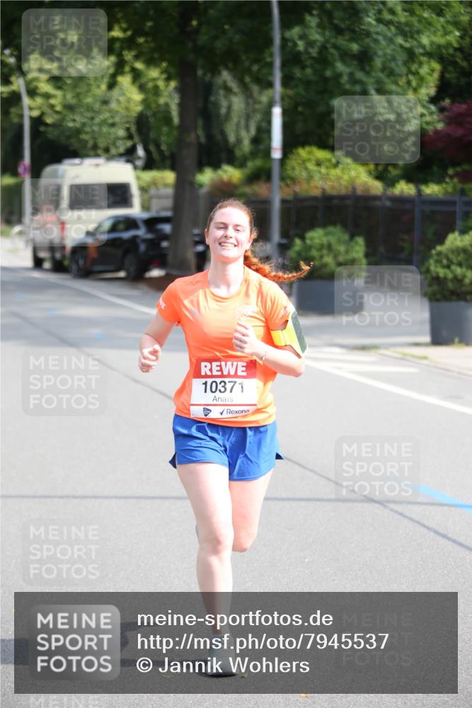 15.06.2025 - REWE Women's Run Jannik Wohlers http://msf.ph/oto/7945537 15.06.2025 09:44:26 Laufen 10371 meine-sportfotos.de
