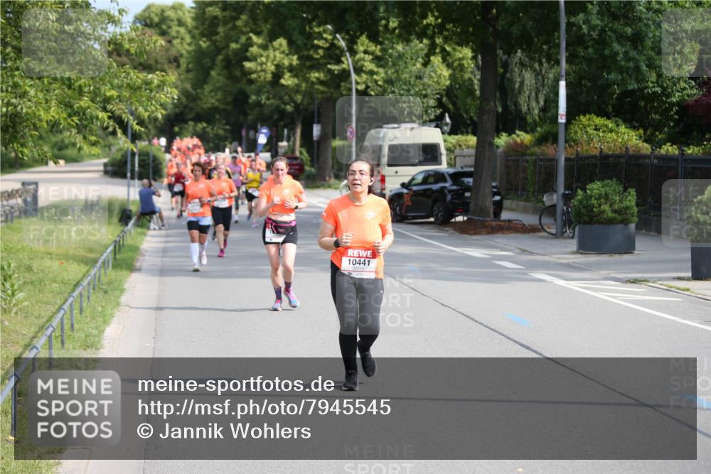 15.06.2025 - REWE Women's Run Jannik Wohlers http://msf.ph/oto/7945545 15.06.2025 09:44:30 Laufen 10441 meine-sportfotos.de