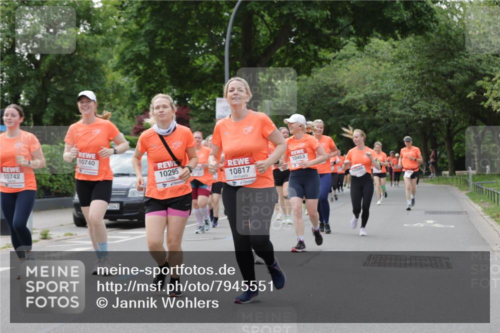 15.06.2025 - REWE Women's Run Jannik Wohlers http://msf.ph/oto/7945551 15.06.2025 08:29:48 Laufen 10740, 10742, 1043, 10295, 1064, 10463, 10817, 10348 meine-sportfotos.de