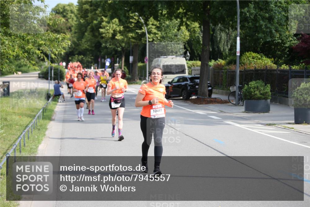 15.06.2025 - REWE Women's Run Jannik Wohlers http://msf.ph/oto/7945557 15.06.2025 09:44:30 Laufen 10441 meine-sportfotos.de