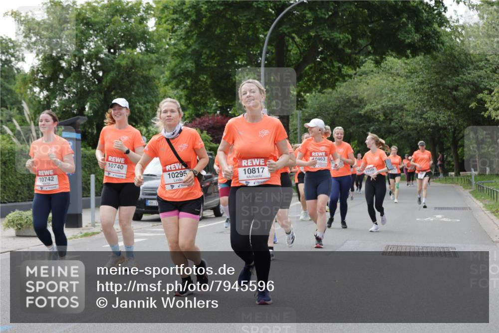 15.06.2025 - REWE Women's Run Jannik Wohlers http://msf.ph/oto/7945596 15.06.2025 08:29:48 Laufen 10742, 10740, 10295, 10817, 40463, 10348 meine-sportfotos.de