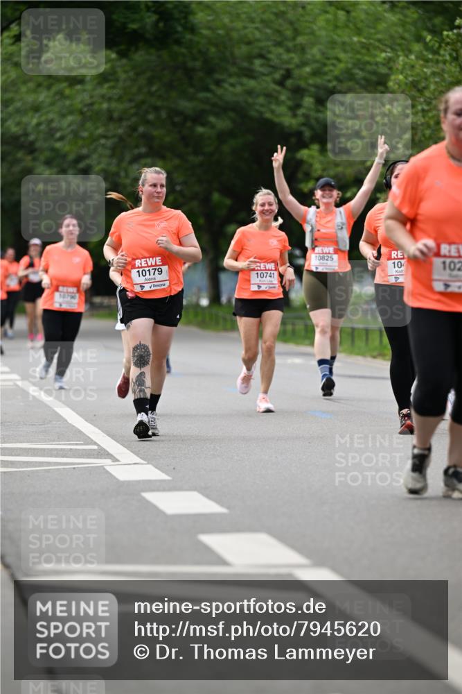 15.06.2025 - REWE Women's Run Dr. Thomas Lammeyer http://msf.ph/oto/7945620 15.06.2025 09:22:55 Laufen 10825, 10179, 10741, 4 meine-sportfotos.de