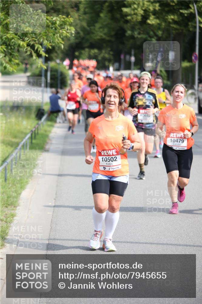 15.06.2025 - REWE Women's Run Jannik Wohlers http://msf.ph/oto/7945655 15.06.2025 09:44:35 Laufen 10502, 1065, 10479 meine-sportfotos.de