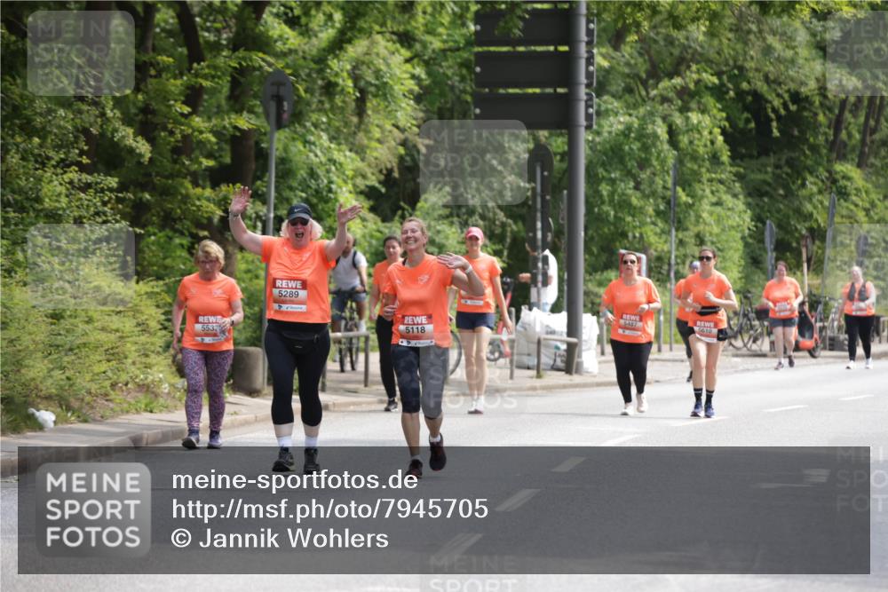 15.06.2025 - REWE Women's Run Jannik Wohlers http://msf.ph/oto/7945705 15.06.2025 10:18:50 Laufen 5533, 5289, 5487, 5610, 5118 meine-sportfotos.de