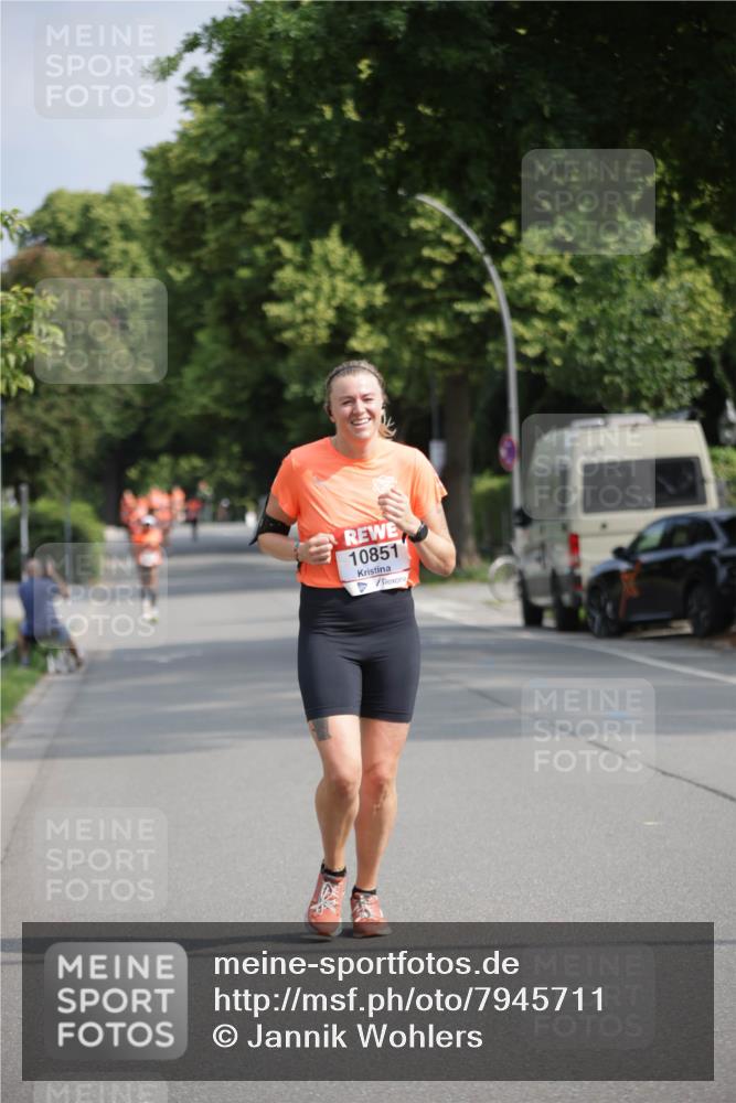 15.06.2025 - REWE Women's Run Jannik Wohlers http://msf.ph/oto/7945711 15.06.2025 08:48:22 Laufen 10851 meine-sportfotos.de