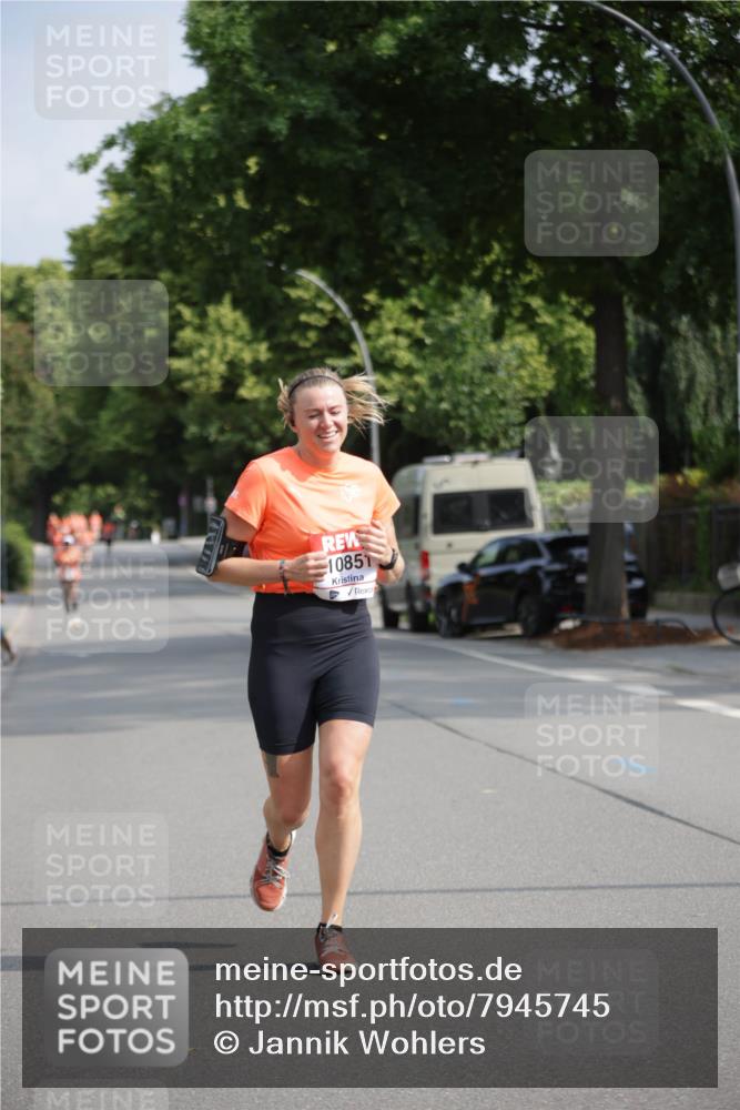 15.06.2025 - REWE Women's Run Jannik Wohlers http://msf.ph/oto/7945745 15.06.2025 08:48:22 Laufen 10851 meine-sportfotos.de