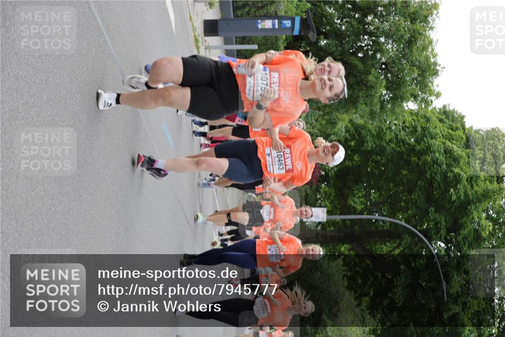 15.06.2025 - REWE Women's Run Jannik Wohlers http://msf.ph/oto/7945777 15.06.2025 08:29:50 Laufen 10463, 1075, 10855, 10111, 10348 meine-sportfotos.de
