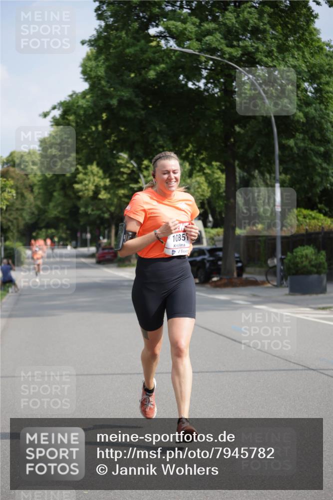 15.06.2025 - REWE Women's Run Jannik Wohlers http://msf.ph/oto/7945782 15.06.2025 08:48:23 Laufen 10851 meine-sportfotos.de