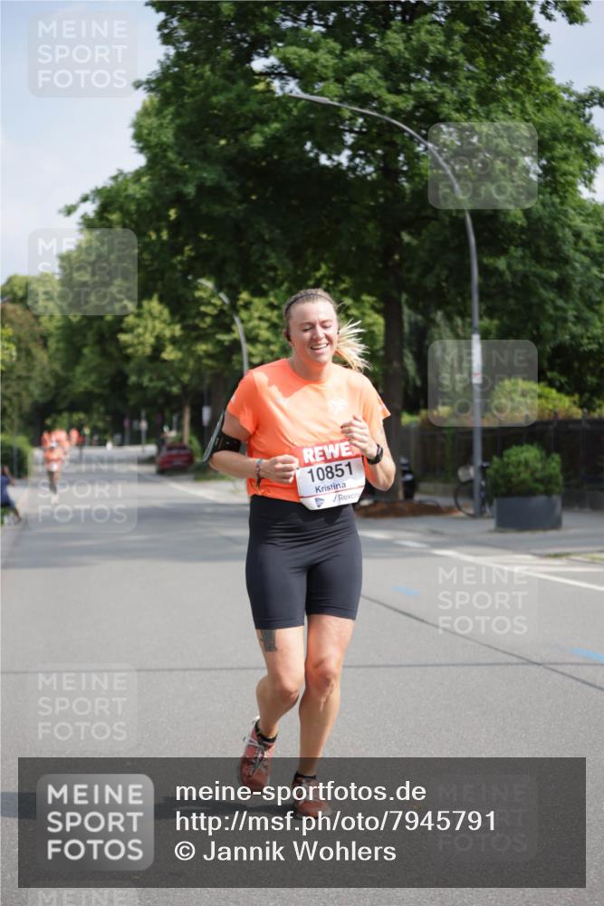 15.06.2025 - REWE Women's Run Jannik Wohlers http://msf.ph/oto/7945791 15.06.2025 08:48:23 Laufen 10851 meine-sportfotos.de