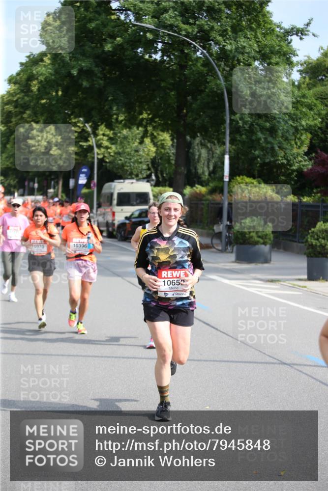 15.06.2025 - REWE Women's Run Jannik Wohlers http://msf.ph/oto/7945848 15.06.2025 09:44:39 Laufen 10396, 10652 meine-sportfotos.de