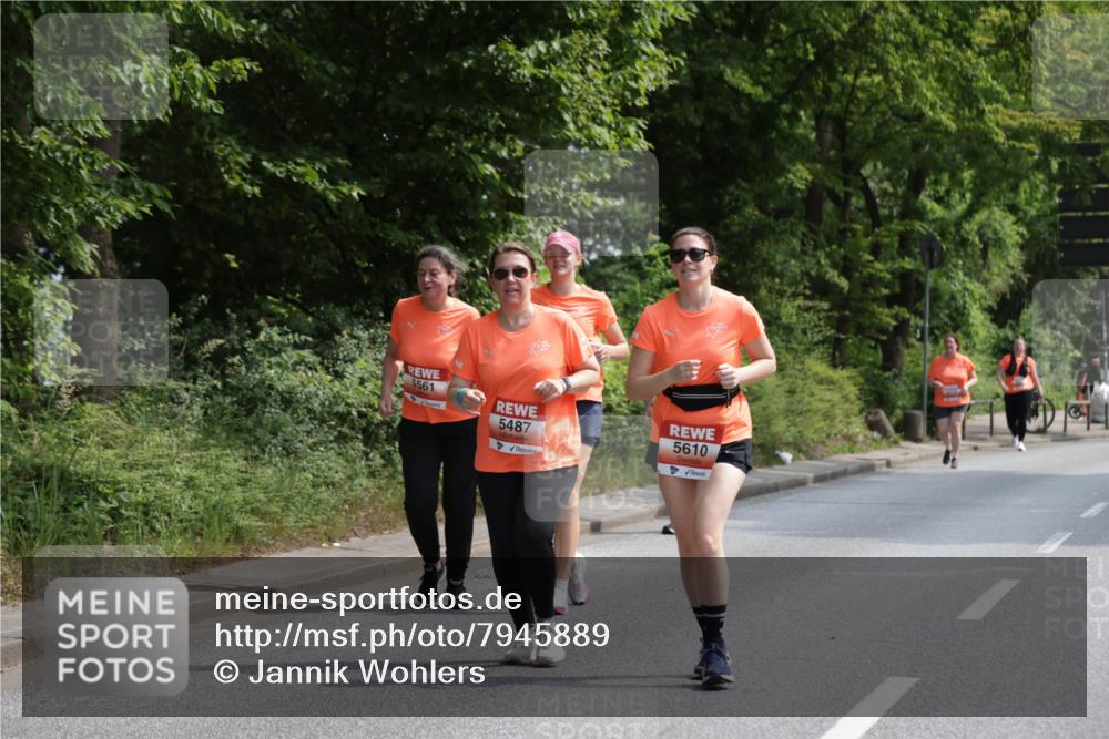 15.06.2025 - REWE Women's Run Jannik Wohlers http://msf.ph/oto/7945889 15.06.2025 10:19:10 Laufen 5561, 5487, 5610 meine-sportfotos.de