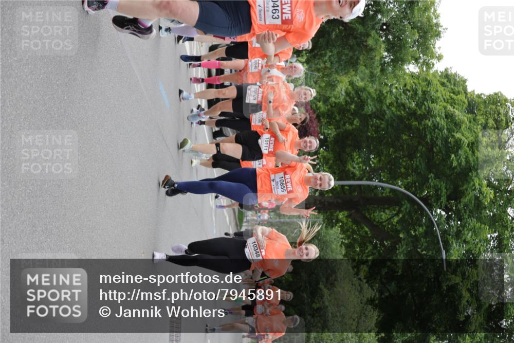 15.06.2025 - REWE Women's Run Jannik Wohlers http://msf.ph/oto/7945891 15.06.2025 08:29:51 Laufen 0463, 10111, 24, 10286, 10040, 10109, 10855, 10348 meine-sportfotos.de