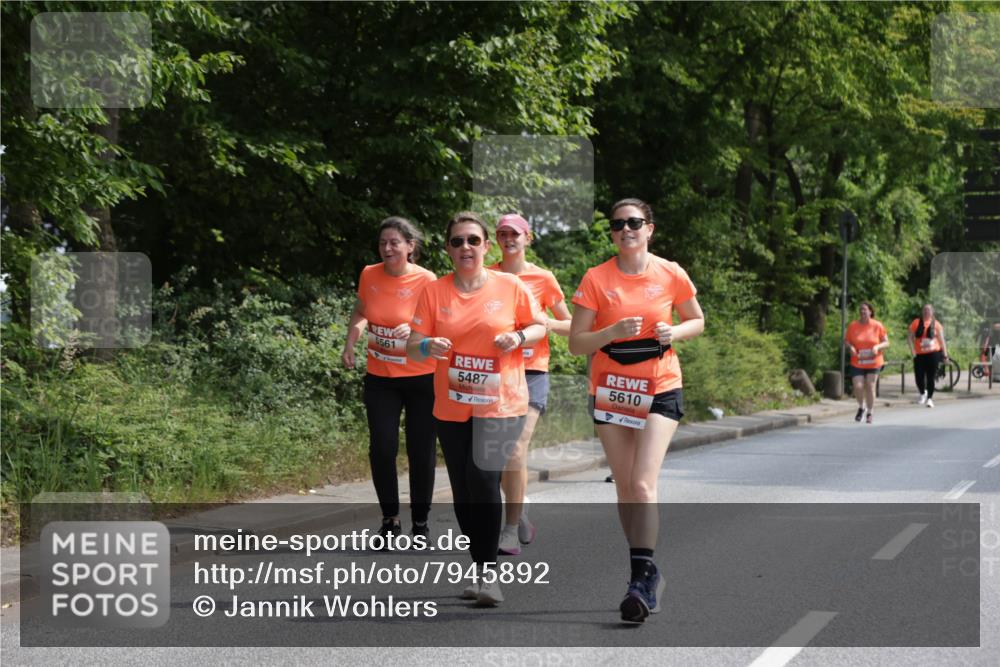 15.06.2025 - REWE Women's Run Jannik Wohlers http://msf.ph/oto/7945892 15.06.2025 10:19:10 Laufen 5561, 5487, 5610 meine-sportfotos.de