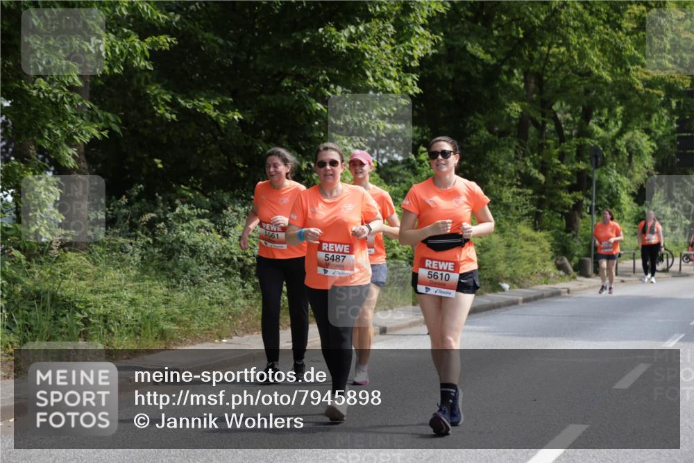 15.06.2025 - REWE Women's Run Jannik Wohlers http://msf.ph/oto/7945898 15.06.2025 10:19:10 Laufen 5561, 5487, 5610 meine-sportfotos.de