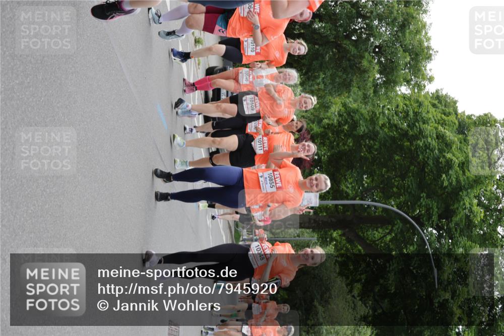 15.06.2025 - REWE Women's Run Jannik Wohlers http://msf.ph/oto/7945920 15.06.2025 08:29:51 Laufen 06, 10110, 10040, 10855, 10109, 028, 10111, 10348 meine-sportfotos.de