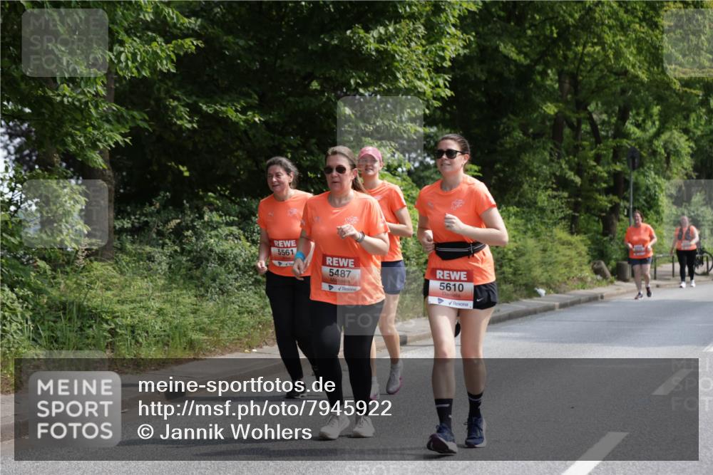 15.06.2025 - REWE Women's Run Jannik Wohlers http://msf.ph/oto/7945922 15.06.2025 10:19:10 Laufen 5561, 5487, 5610 meine-sportfotos.de