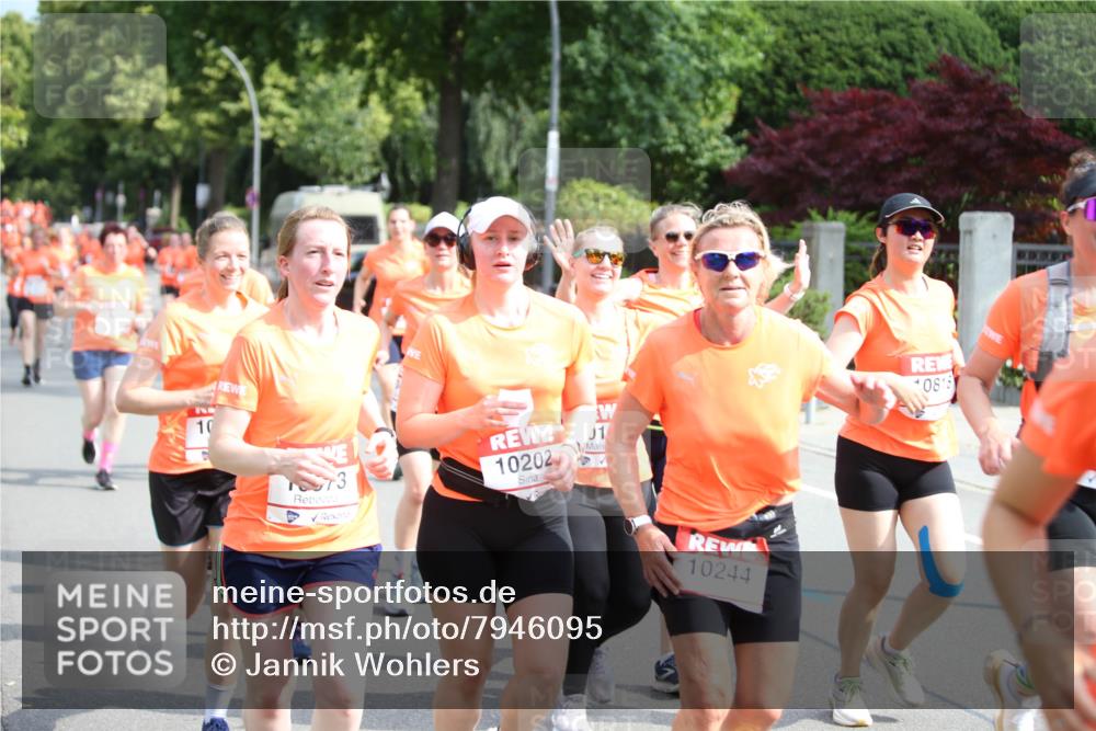 15.06.2025 - REWE Women's Run Jannik Wohlers http://msf.ph/oto/7946095 15.06.2025 09:44:47 Laufen 2, 10, 73, 1, 10202, 10244, 0818 meine-sportfotos.de