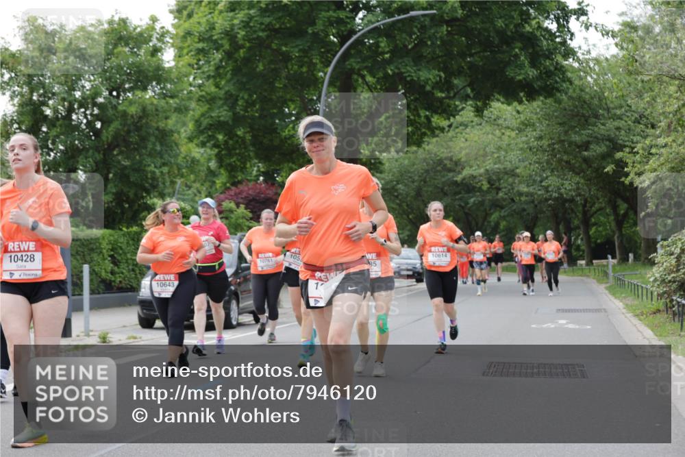 15.06.2025 - REWE Women's Run Jannik Wohlers http://msf.ph/oto/7946120 15.06.2025 08:29:55 Laufen 10428, 105, 10614, 10761, 85, 10643 meine-sportfotos.de