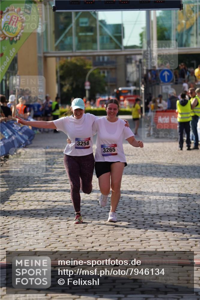 13.06.2025 - Holstenköstenlauf Felixshl http://msf.ph/oto/7946134 13.06.2025 18:12:20 Laufen 3258, 3265 meine-sportfotos.de