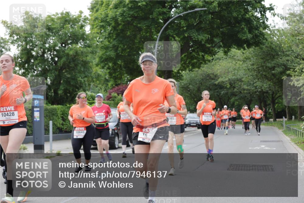 15.06.2025 - REWE Women's Run Jannik Wohlers http://msf.ph/oto/7946137 15.06.2025 08:29:55 Laufen 10428, 10643, 10307, 10761, 10, 10614, 085 meine-sportfotos.de